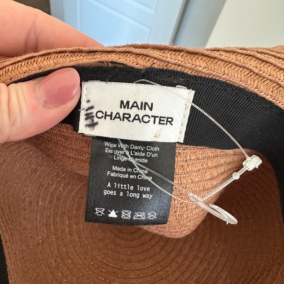 Aritzia Main Character Tan Floppy Hat - Picture 5 of 5